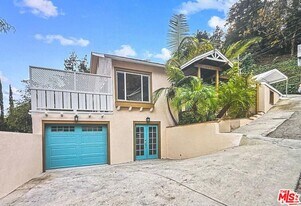 1552 Crater Ln in Los Angeles, CA - Building Photo