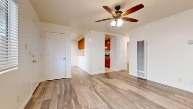 316 Cherry Ave in Long Beach, CA - Building Photo - Building Photo