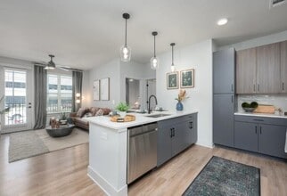 1400 Laurel Crossing Pkwy NE in Buford, GA - Foto de edificio - Building Photo