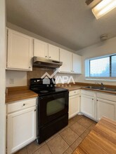 7135 Grassy Trail in San Antonio, TX - Building Photo - Building Photo