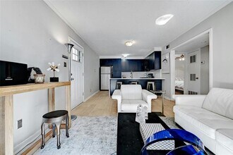 1304 Summit St in Austin, TX - Building Photo - Building Photo