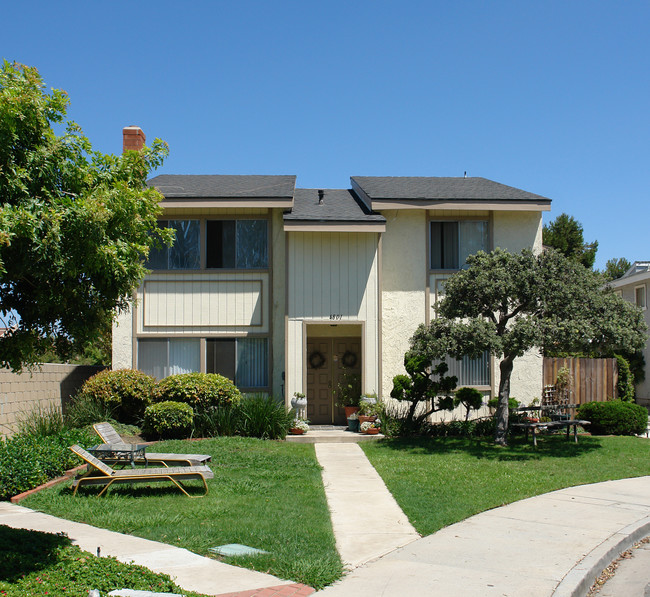 4801 Neely Cir in Huntington Beach, CA - Foto de edificio - Building Photo