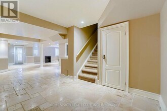 24 Sandbanks Dr in Richmond Hill, ON - Building Photo - Building Photo