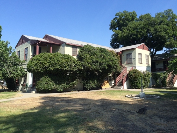 2200 24th St in Bakersfield, CA - Building Photo