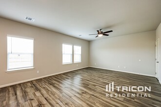 13511 Paxton Blvd in Saint Hedwig, TX - Building Photo - Building Photo