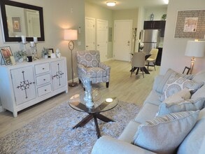 Lofts at 335 in Stratford, CT - Foto de edificio - Building Photo