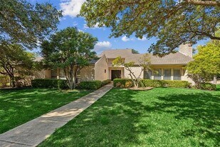 17015 Graystone Dr in Dallas, TX - Building Photo