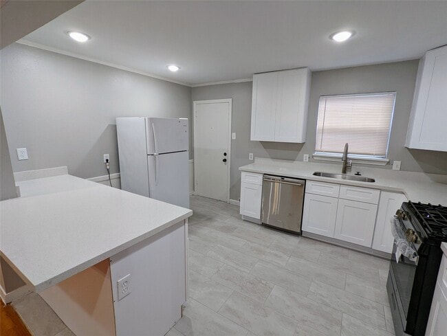 property at 4714 Oakshire Dr