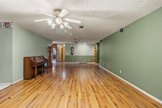 2101 Bush Dr in Huntsville, TX - Building Photo - Building Photo