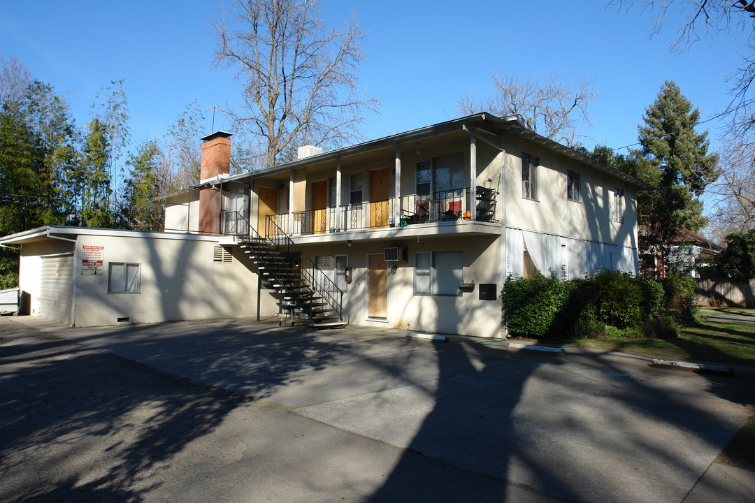 220 W 1st Ave in Chico, CA - Building Photo