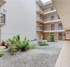 5501 NW 7th St in Miami, FL - Building Photo - Building Photo