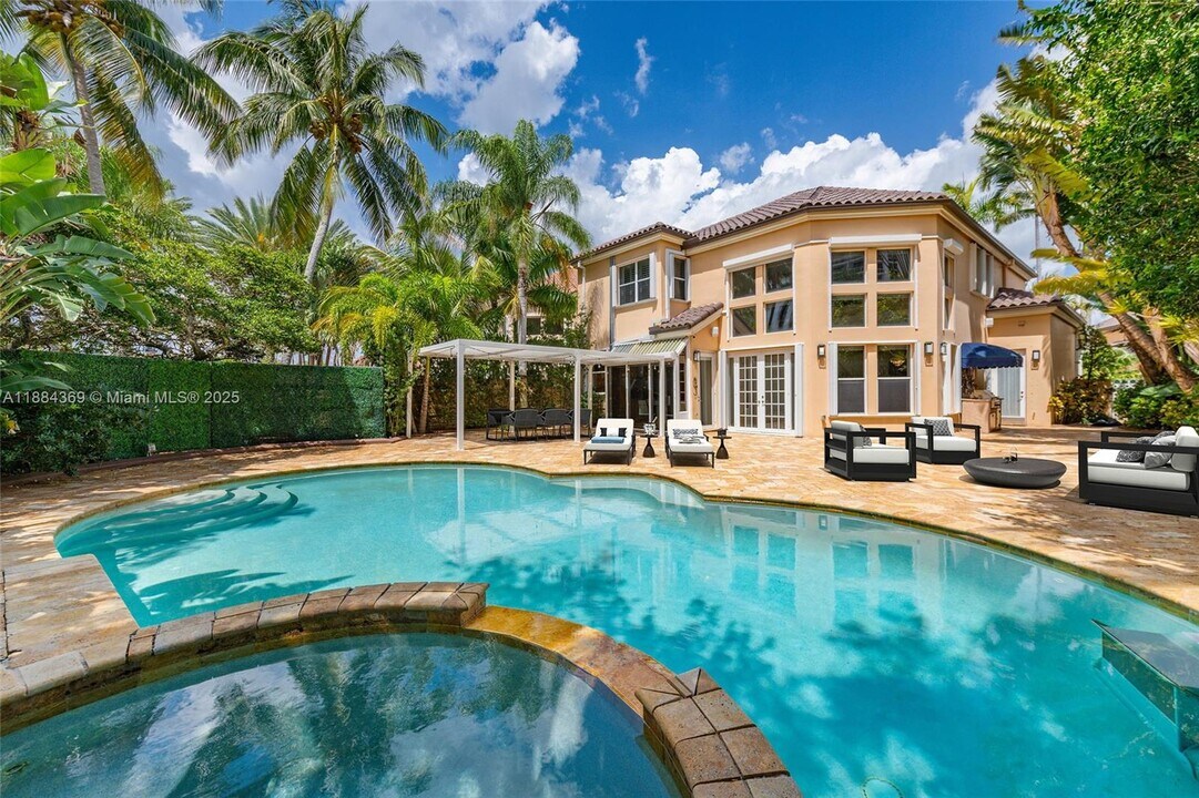 3780 NE 207th Terrace in Aventura, FL - Building Photo