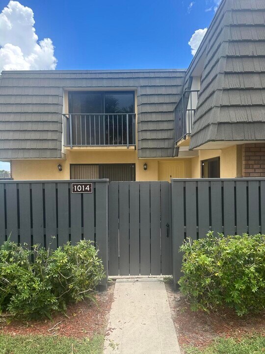 1014 10th Way in West Palm Beach, FL - Building Photo
