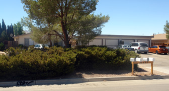 21335 Bear Valley Outer Hwy in Apple Valley, CA - Building Photo
