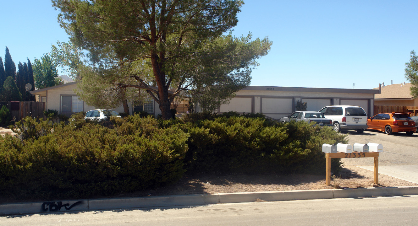 21335 Bear Valley Outer Hwy in Apple Valley, CA - Building Photo