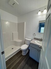 486-488 NE Housley Ave in Roseburg, OR - Building Photo - Building Photo