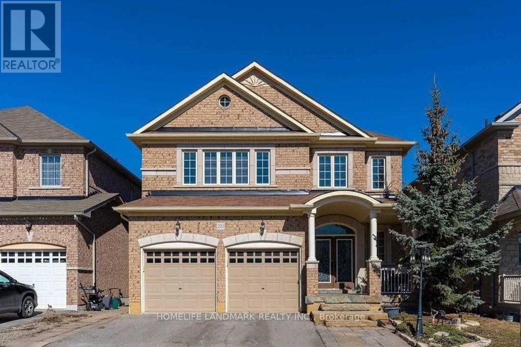 221 Tonner Crescent in Aurora, ON - Building Photo