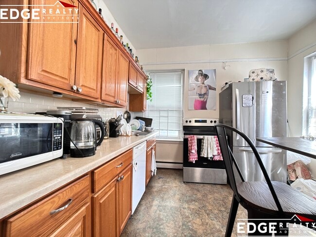 25 Chester St, Unit 2 in Boston, MA - Foto de edificio - Building Photo