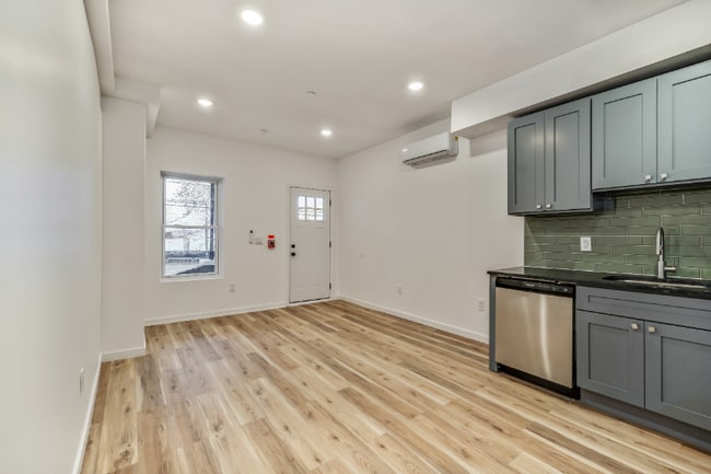 3836 W Girard Ave in Philadelphia, PA - Building Photo - Building Photo