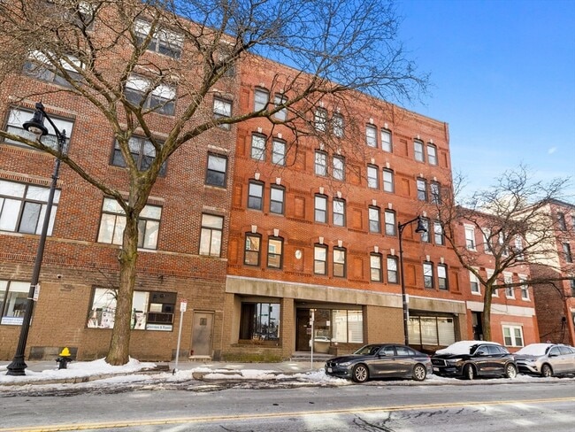 397 Commercial St, Unit 2