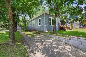 421 W Morton St in Denison, TX - Building Photo - Building Photo