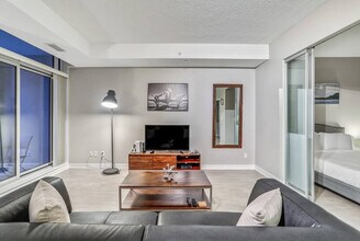 255 Queen St W in Toronto, ON - Building Photo - Building Photo