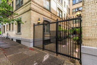 Edington Court in Portland, OR - Foto de edificio - Building Photo