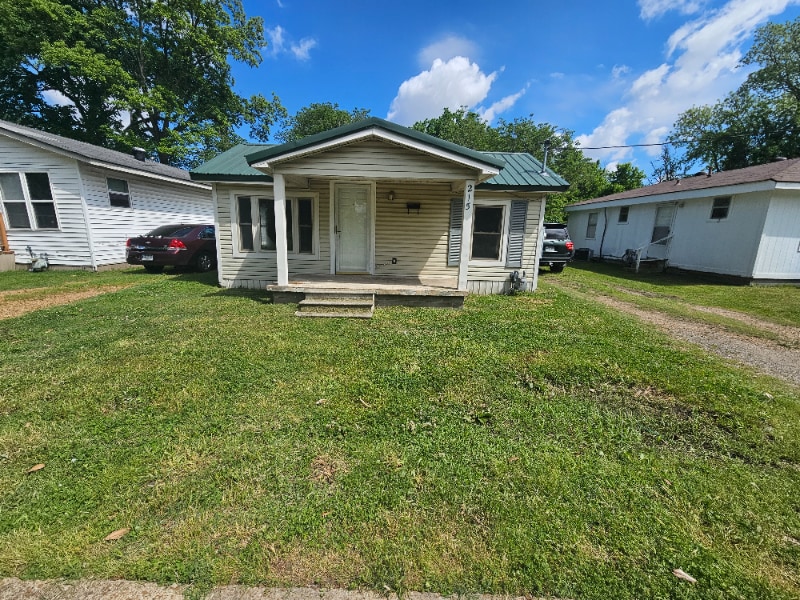 215 Alfalfa Ave in Osceola, AR - Building Photo