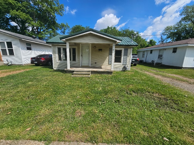 property at 215 Alfalfa Ave