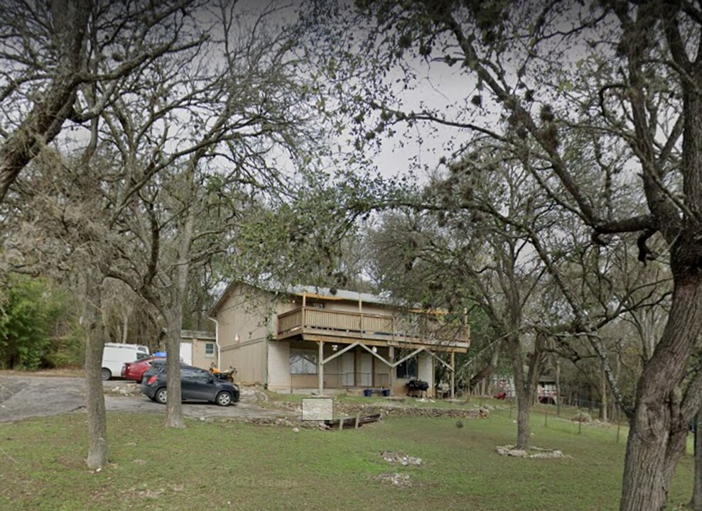 910-912 Advance St in San Marcos, TX - Building Photo