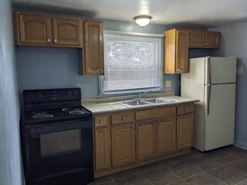 222 Dr Martin Luther King Jr Blvd, Unit MKL #4 in Anderson, IN - Building Photo