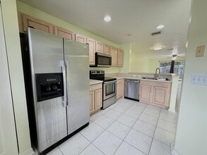 1910 Lakeview Dr W in Royal Palm Beach, FL - Building Photo - Building Photo