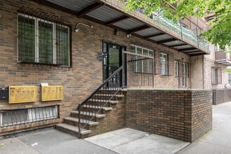 108 Wallabout St in Brooklyn, NY - Foto de edificio - Building Photo
