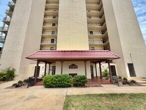 545 Garfield Ave in Cocoa Beach, FL - Foto de edificio - Building Photo