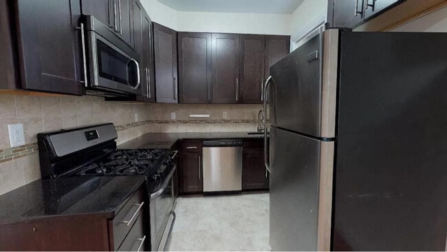 55 Monroe Pl in Bloomfield, NJ - Building Photo - Building Photo