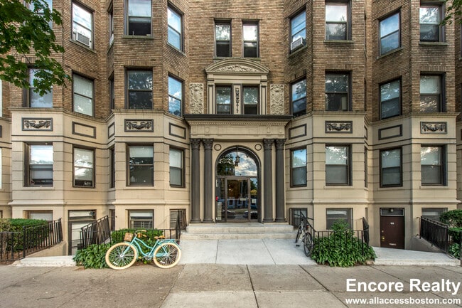 1144 Commonwealth Ave in Boston, MA - Building Photo - Building Photo
