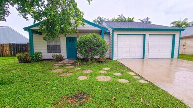 7699 Blairwood Cir S in Greenacres, FL - Building Photo - Building Photo