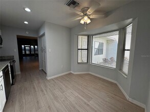 2205 Cypress Cove Dr in Tavares, FL - Building Photo - Building Photo