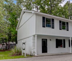 1618 Poinsetta Rd in Charleston, SC - Building Photo