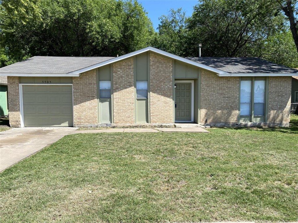 5505 Tallow Tree Dr in Austin, TX - Foto de edificio