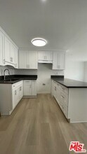 545 S Manhattan Pl in Los Angeles, CA - Building Photo - Building Photo