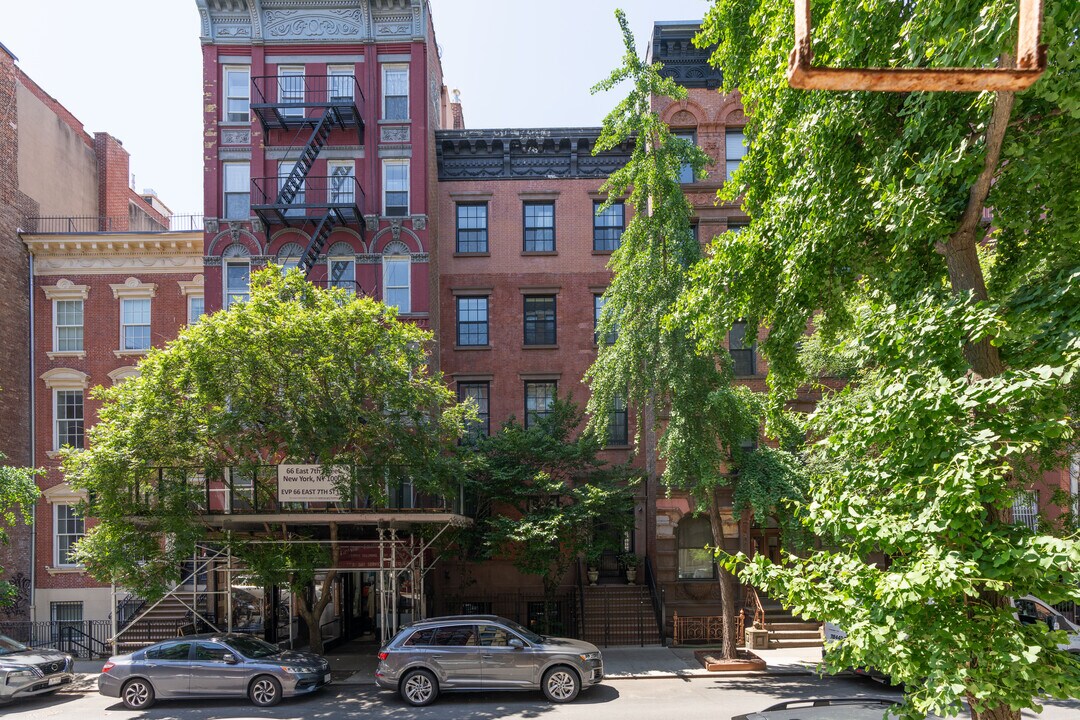 64 E 7th St in New York, NY - Foto de edificio