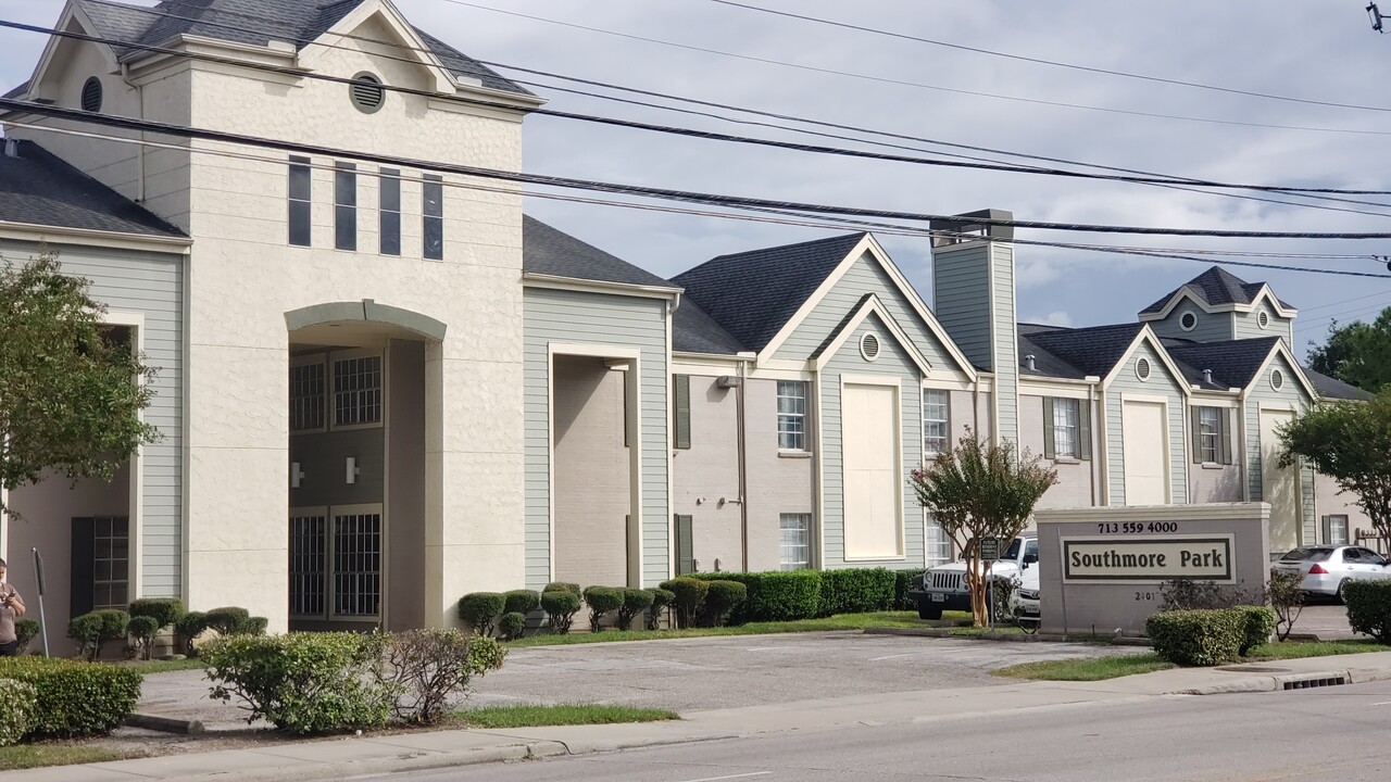 Southmore Park Apartments in Pasadena, TX - Building Photo