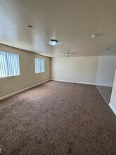 3312 W 66th Pl in Los Angeles, CA - Foto de edificio - Building Photo