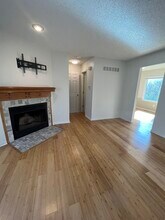 6432 Pflumm Rd in Shawnee, KS - Foto de edificio - Building Photo