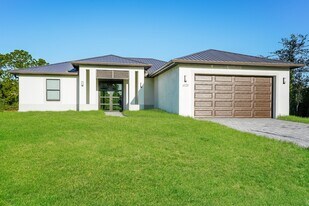 3858 Hoffman St in Ft. Myers, FL - Building Photo