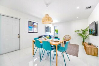 2110 NW 66th St in Miami, FL - Building Photo - Building Photo