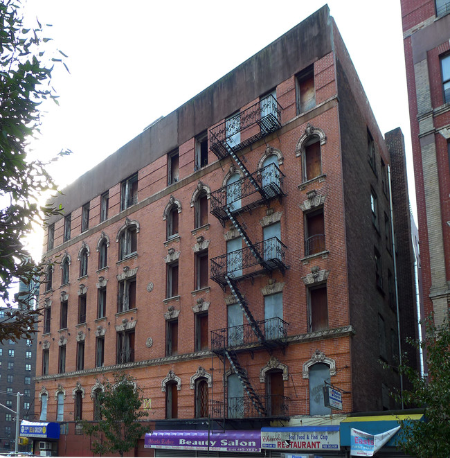 352 E 105th St in New York, NY - Building Photo - Building Photo