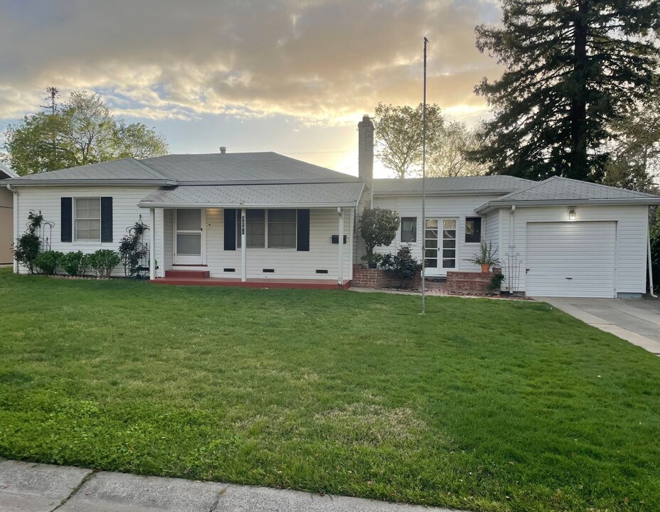 3201 Rubicon Way in Sacramento, CA - Building Photo