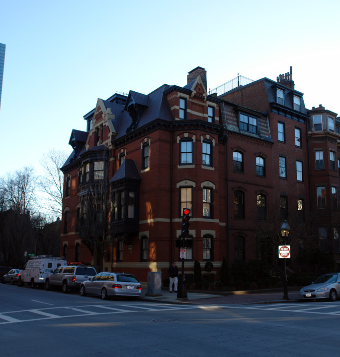 270 Clarendon St in Boston, MA - Building Photo